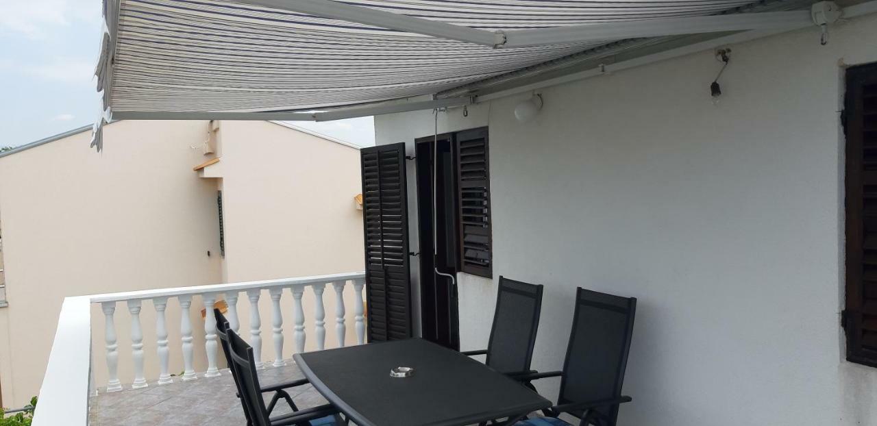Apartments Max Vir Exterior photo